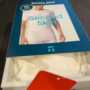 NWT Men’s Tommy John Second Skin undershirt SZ Med